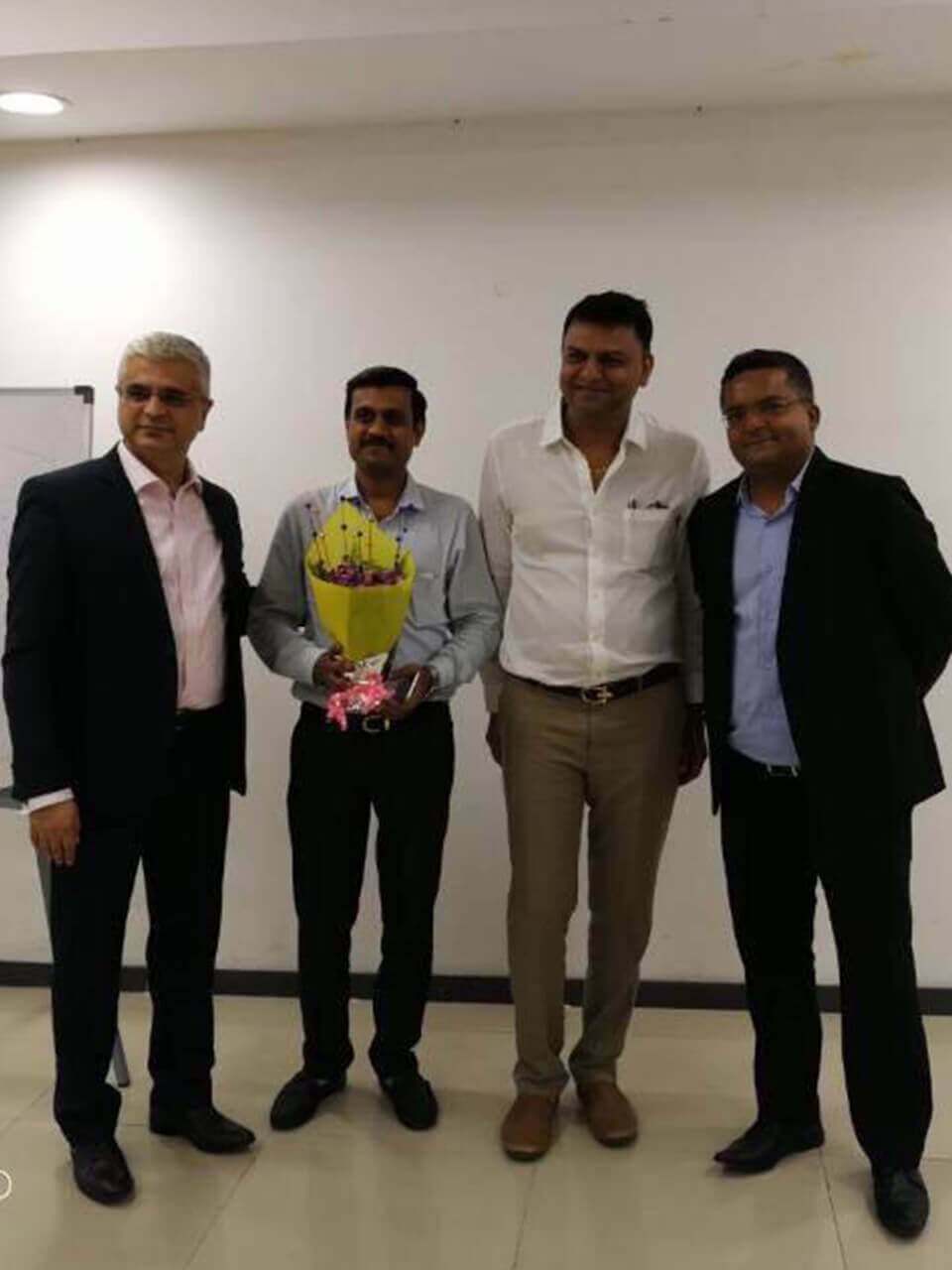 Mr. Tarun Chugh
(MD & CEO Bajaj Allianz )